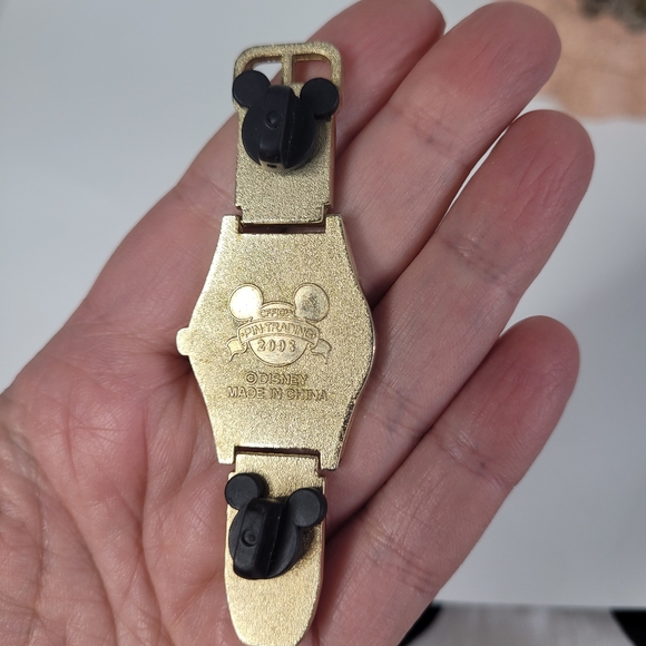 Disney red Mini Mouse watch brooch - Picture 3 of 4